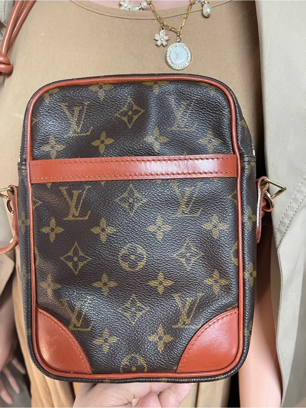 Authentic Louis Vuitton monogram vintage crossbody bag - Picture 3 of 15